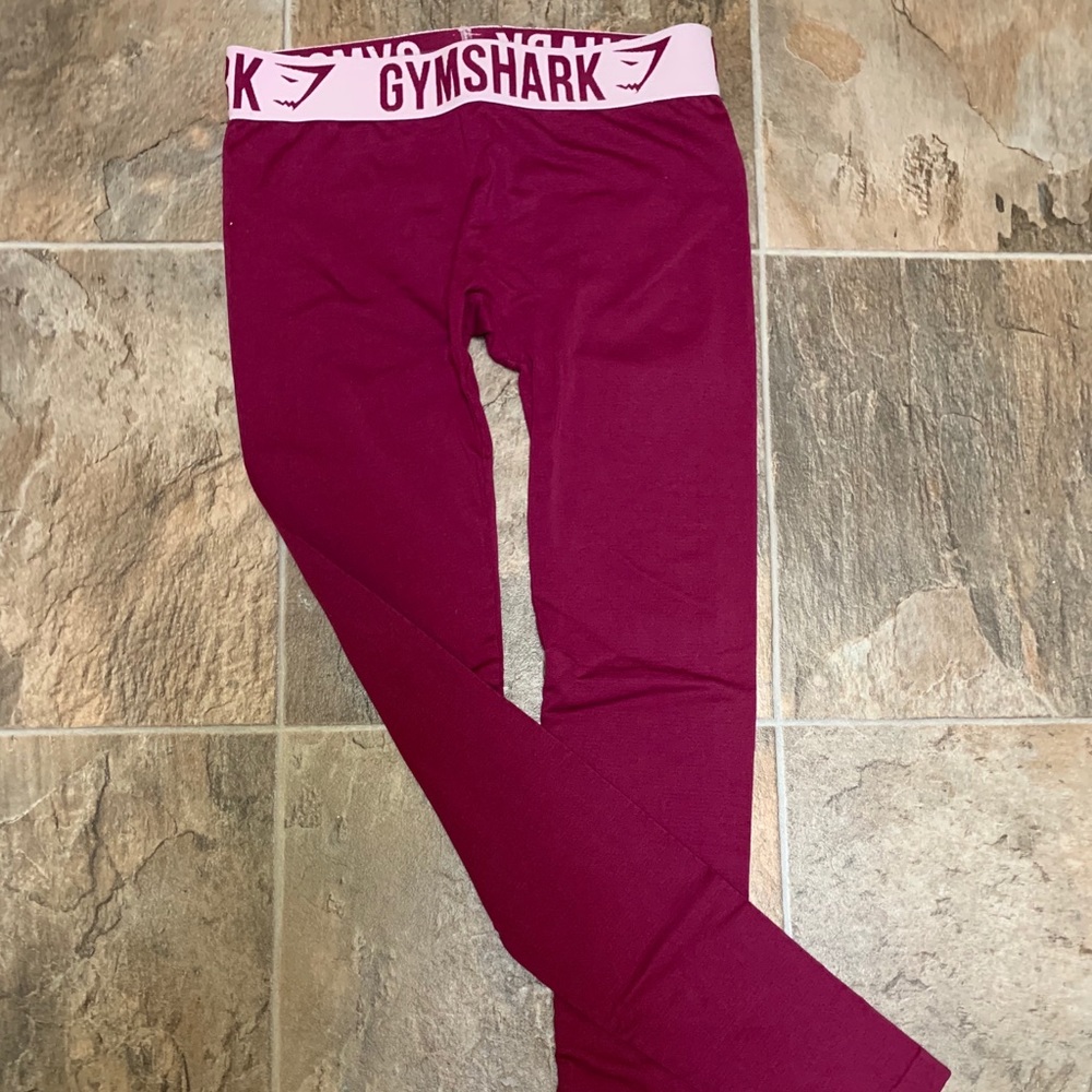 Fuchsia gym shark leggings small